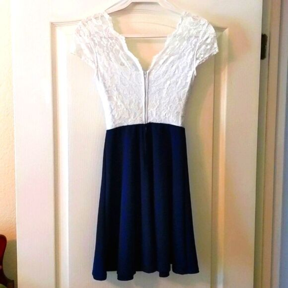 B DARLIN Semi-Formal Midi Dress Navy White Lace Top Size 1/2 - Picture 4 of 6